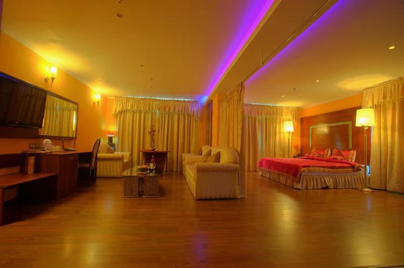 The Quilon Beach Hotel And Convention Center Kollam Room photo