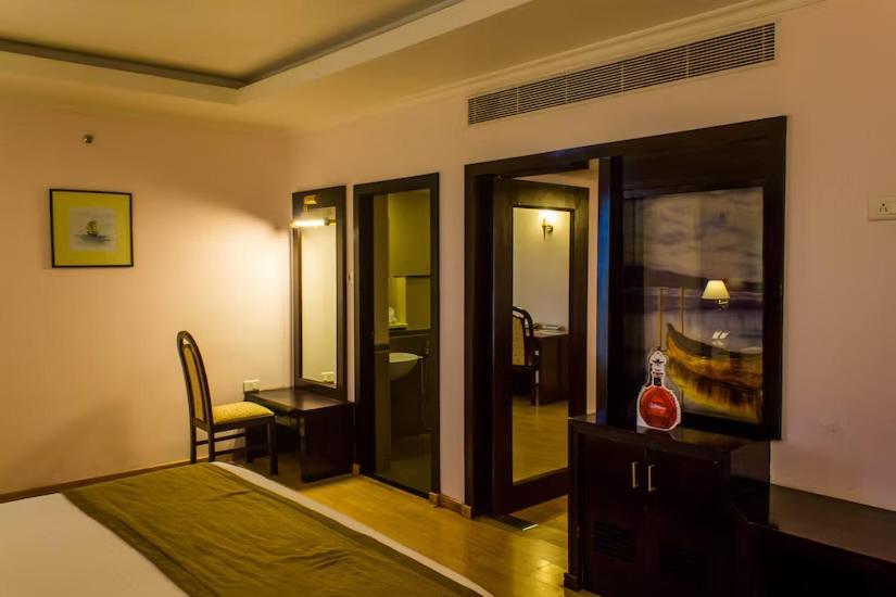 The Quilon Beach Hotel And Convention Center Kollam Exterior photo