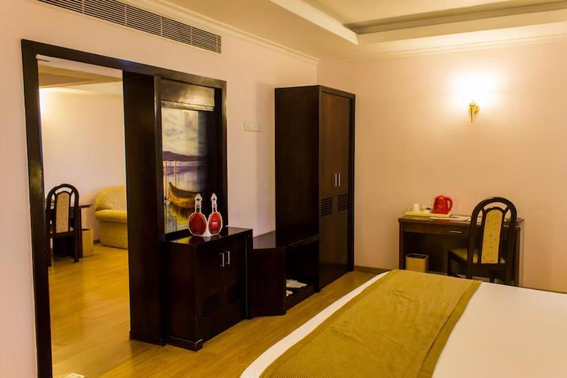 The Quilon Beach Hotel And Convention Center Kollam Exterior photo