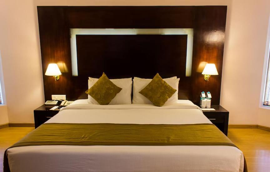 The Quilon Beach Hotel And Convention Center Kollam Exterior photo