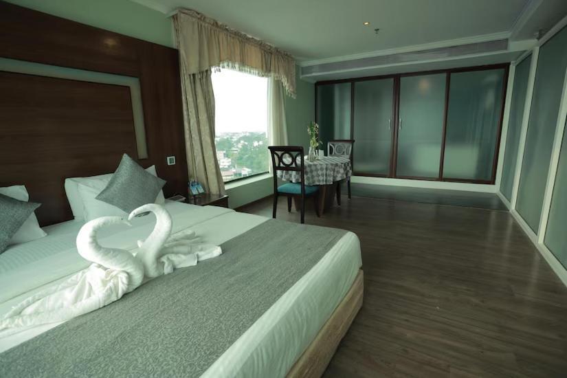 The Quilon Beach Hotel And Convention Center Kollam Exterior photo