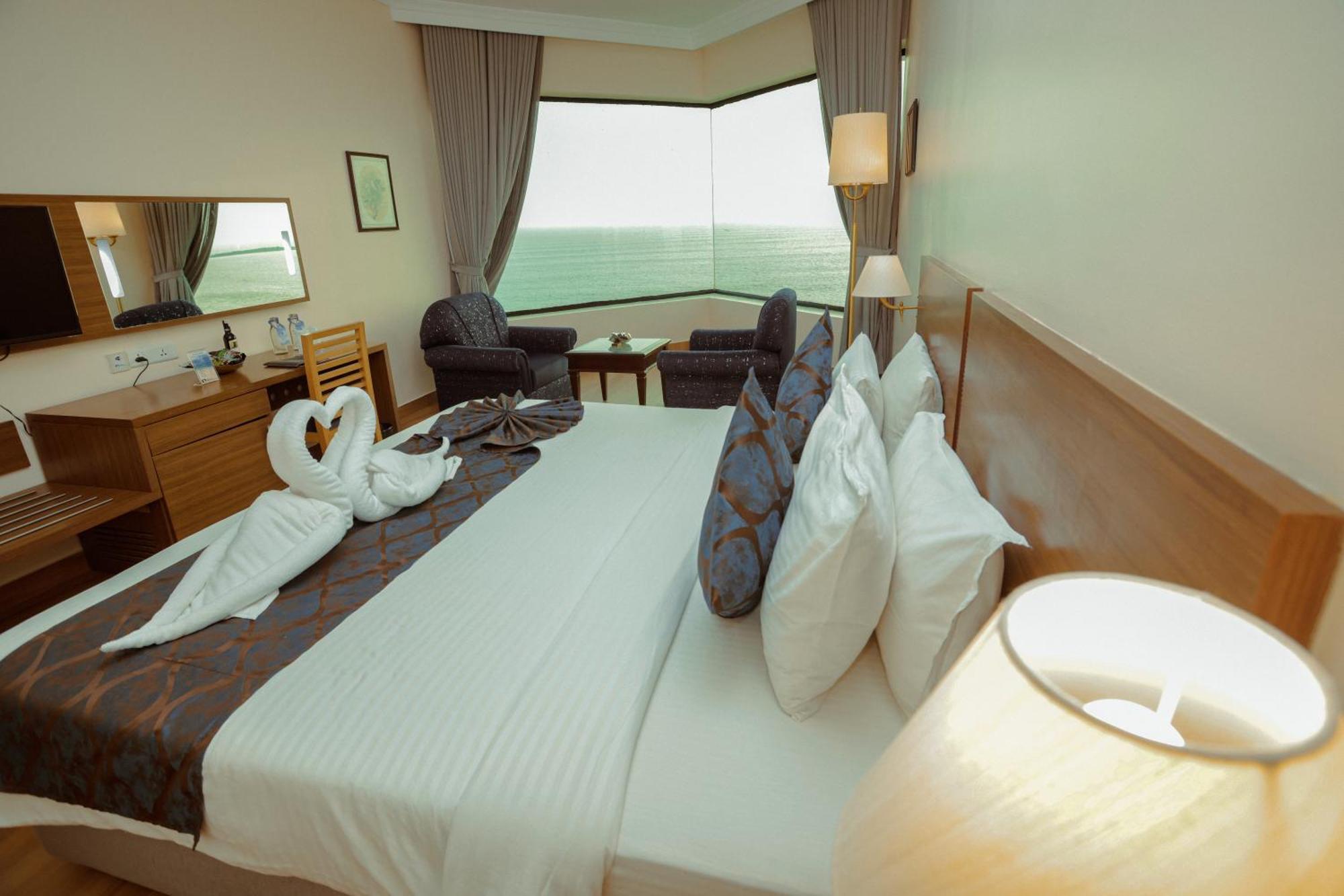 The Quilon Beach Hotel And Convention Center Kollam Exterior photo