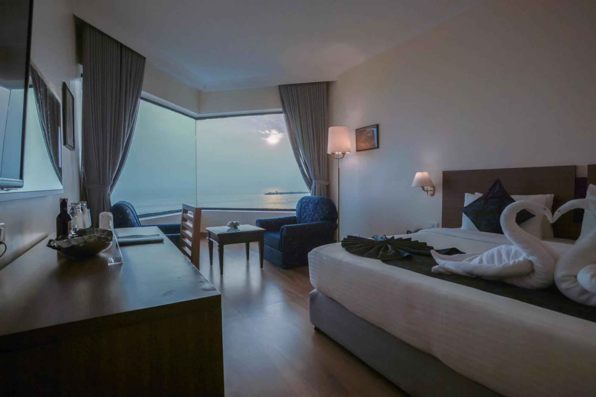 The Quilon Beach Hotel And Convention Center Kollam Exterior photo