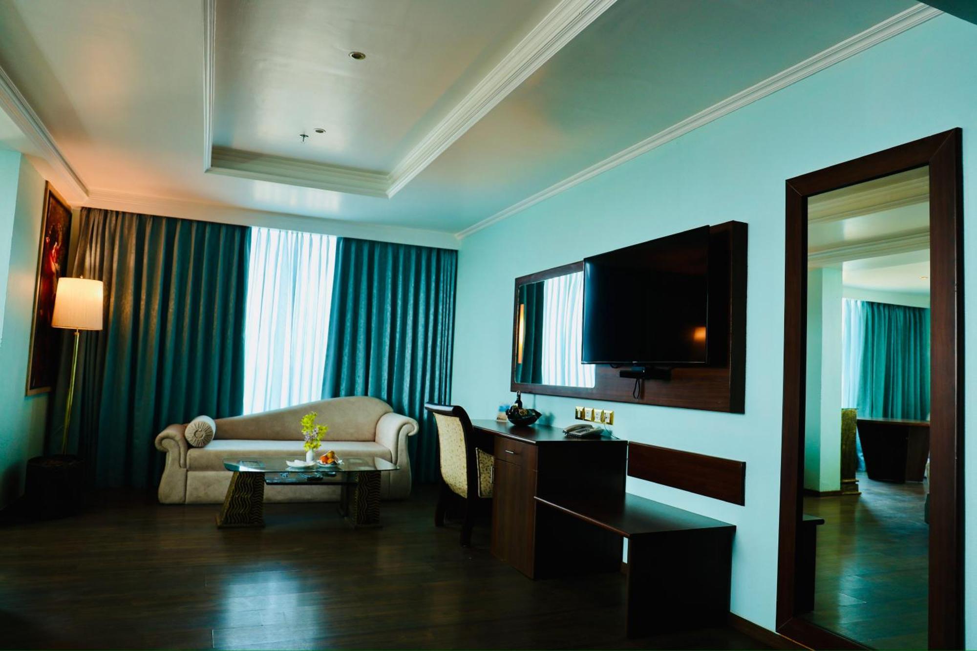 The Quilon Beach Hotel And Convention Center Kollam Exterior photo
