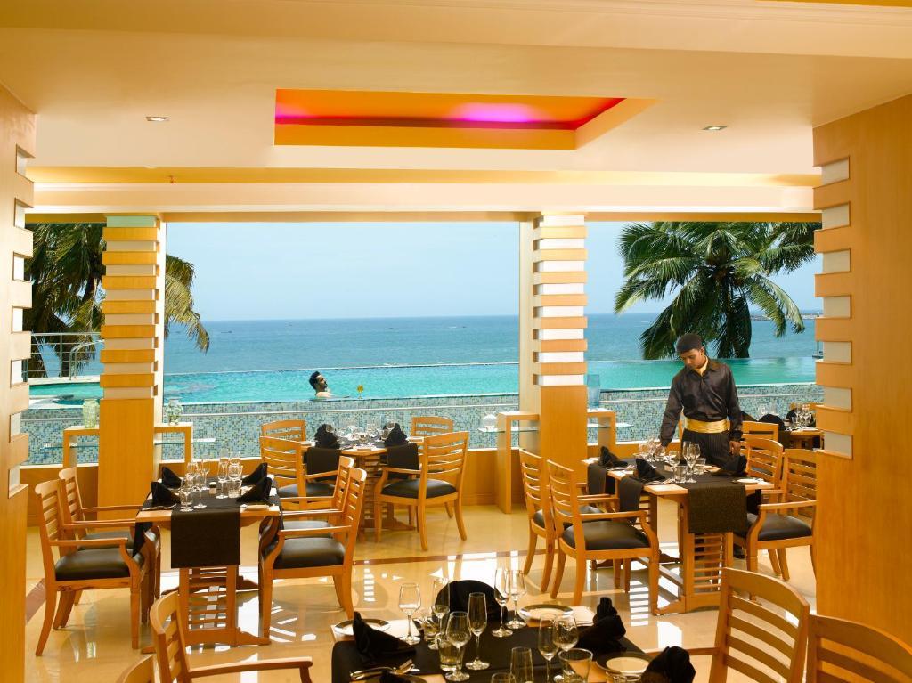 The Quilon Beach Hotel And Convention Center Kollam Exterior photo